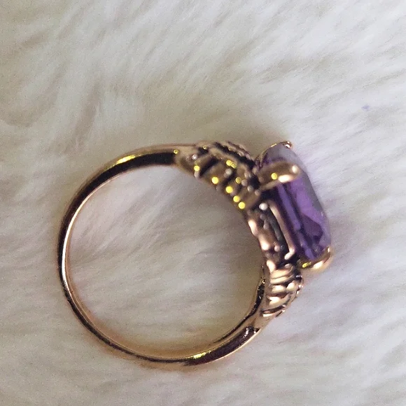 Elegant Purple Gemstone Ring - Picture 4 of 4